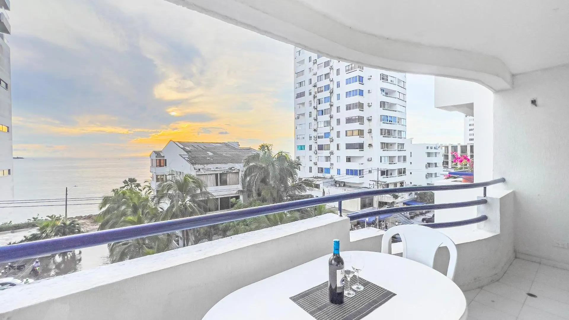 Tropical Beach - Livin Colombia Cartagena Apartment